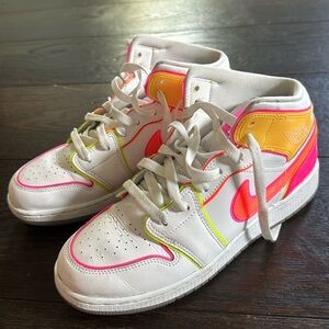 Nike Air Jordan I - Mids ‘Edge Glow’